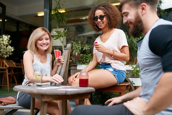 Skyjo Vs Uno: quel est le meilleur jeu de cartes pour une soirée ?