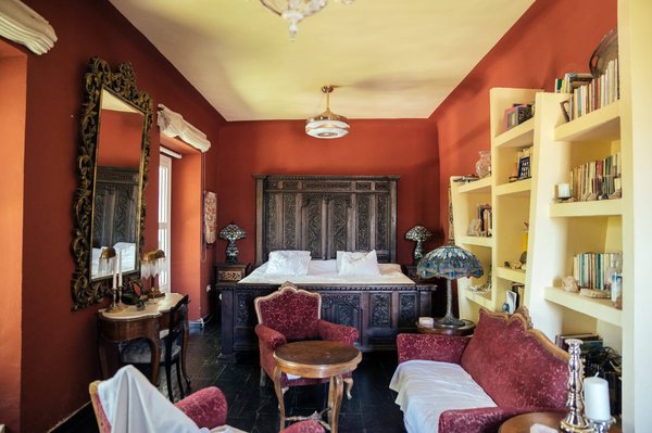 Comment choisir le mobilier adapté pour les résidences seniors