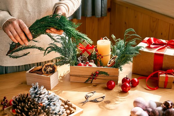 Noël style moderne: quelles sont les bases pour la décoration?