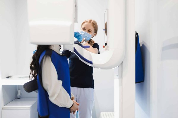 La clinique Prisma offre-t-elle des services de radiologie dentaire ?