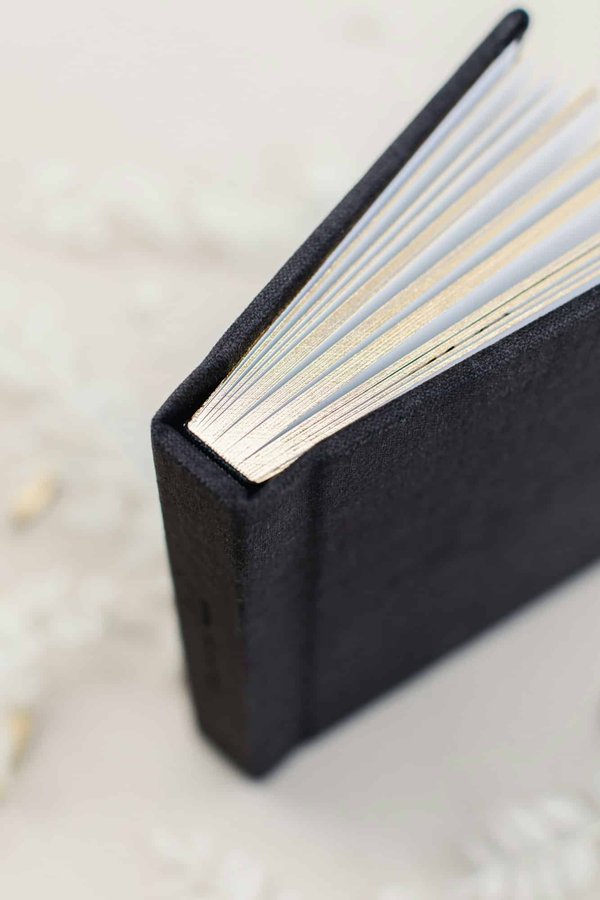 Comment un album photo noir permet de mettre vos photos en valeur ?